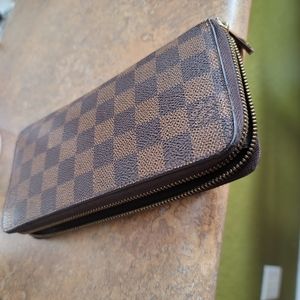 Louis Vuitton Damier Ebene zippy wallet